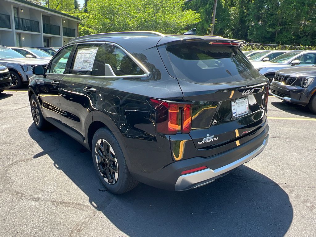 2025 Kia Sorento S photo 4