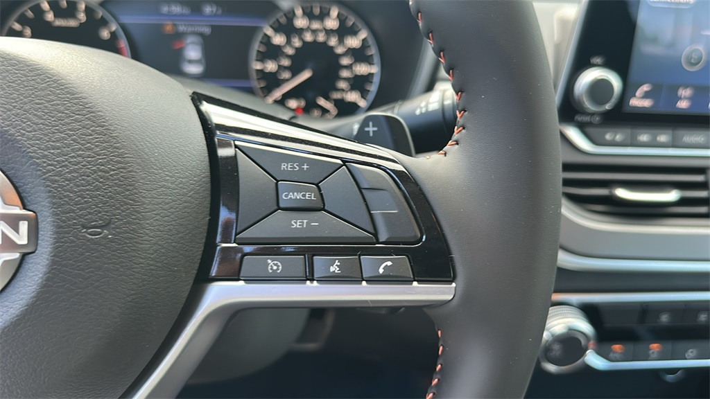 2025 Nissan Altima SR photo 18