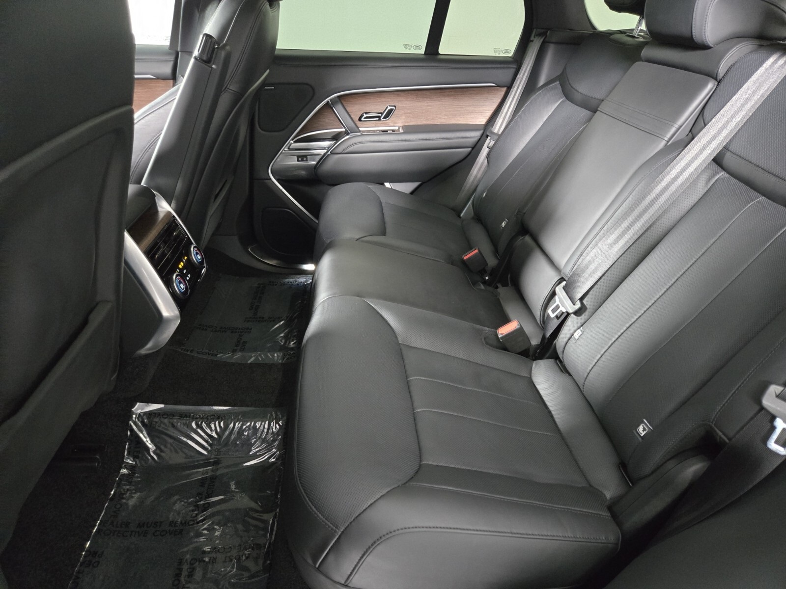 2023 Land Rover Range Rover SE photo 10