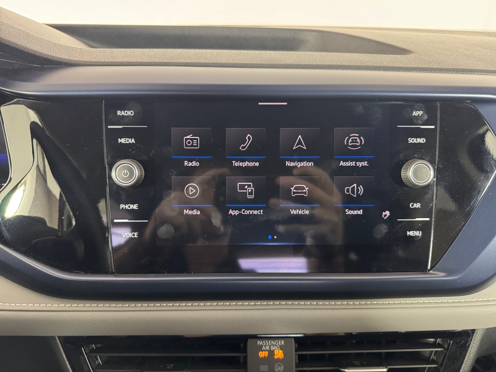 2024 Volkswagen Taos SE photo 2