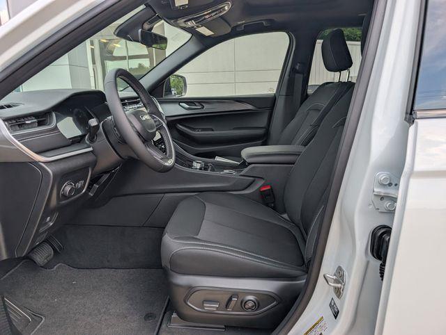 2025 Jeep Grand Cherokee Laredo X photo 10