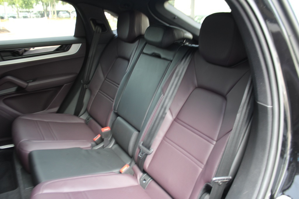 2025 Porsche Cayenne Coupe Base photo 32