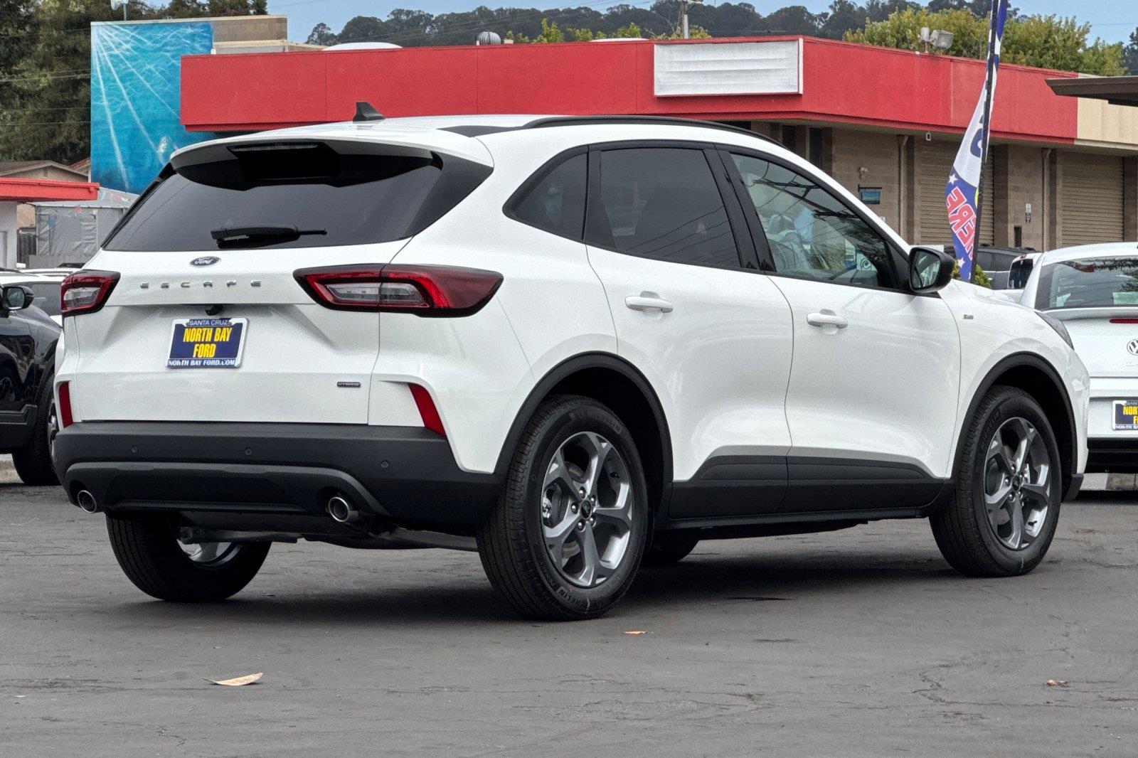 2025 Ford Escape ST-Line Hybrid photo 2