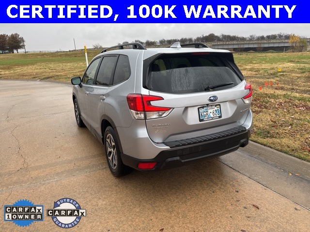 2023 Subaru Forester Premium photo 3