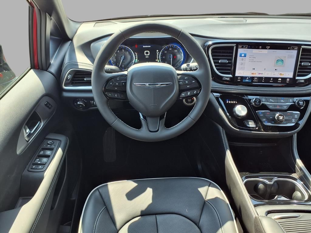 2026 Chrysler Pacifica Limited photo 4