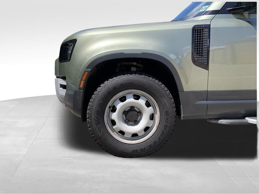 2023 Land Rover Defender 110 S photo 8