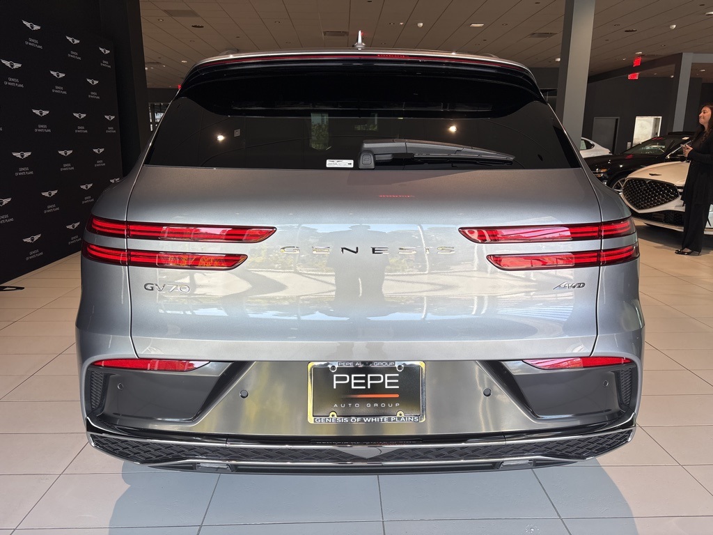 2026 Genesis GV70 2.5T Advanced photo 4