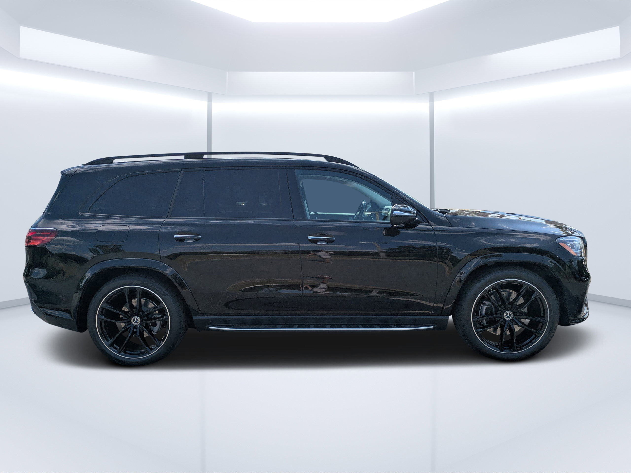 2026 Mercedes Benz GLS 450 4MATIC photo 2