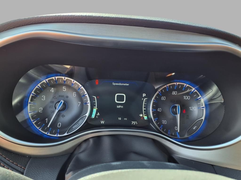 2026 Chrysler Pacifica Pinnacle photo 10