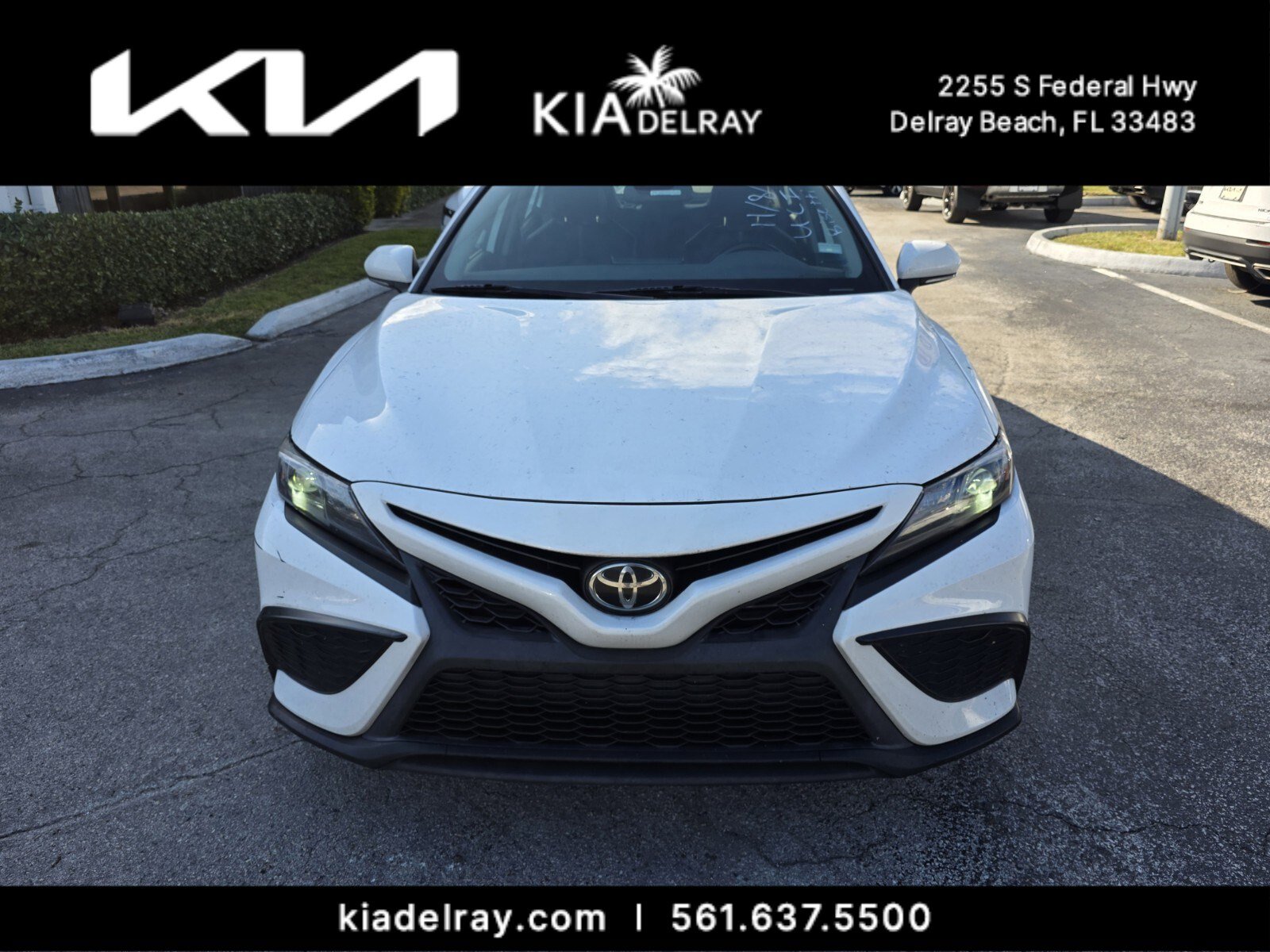 2021 Toyota Camry SE photo 2