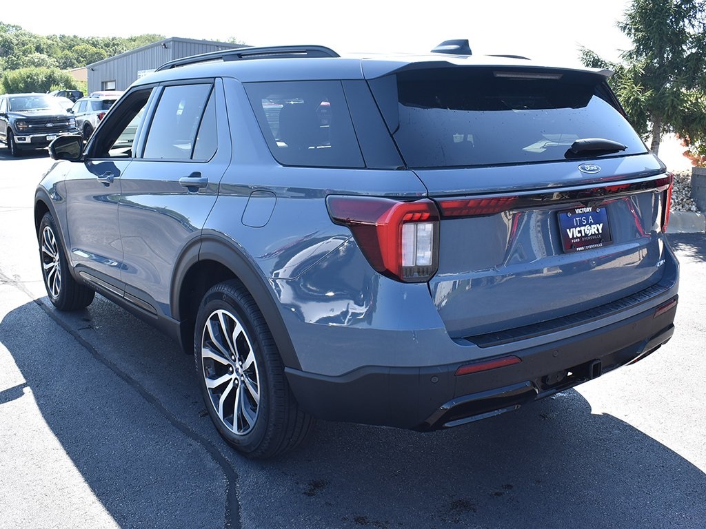 2025 Ford Explorer ST-Line photo 3