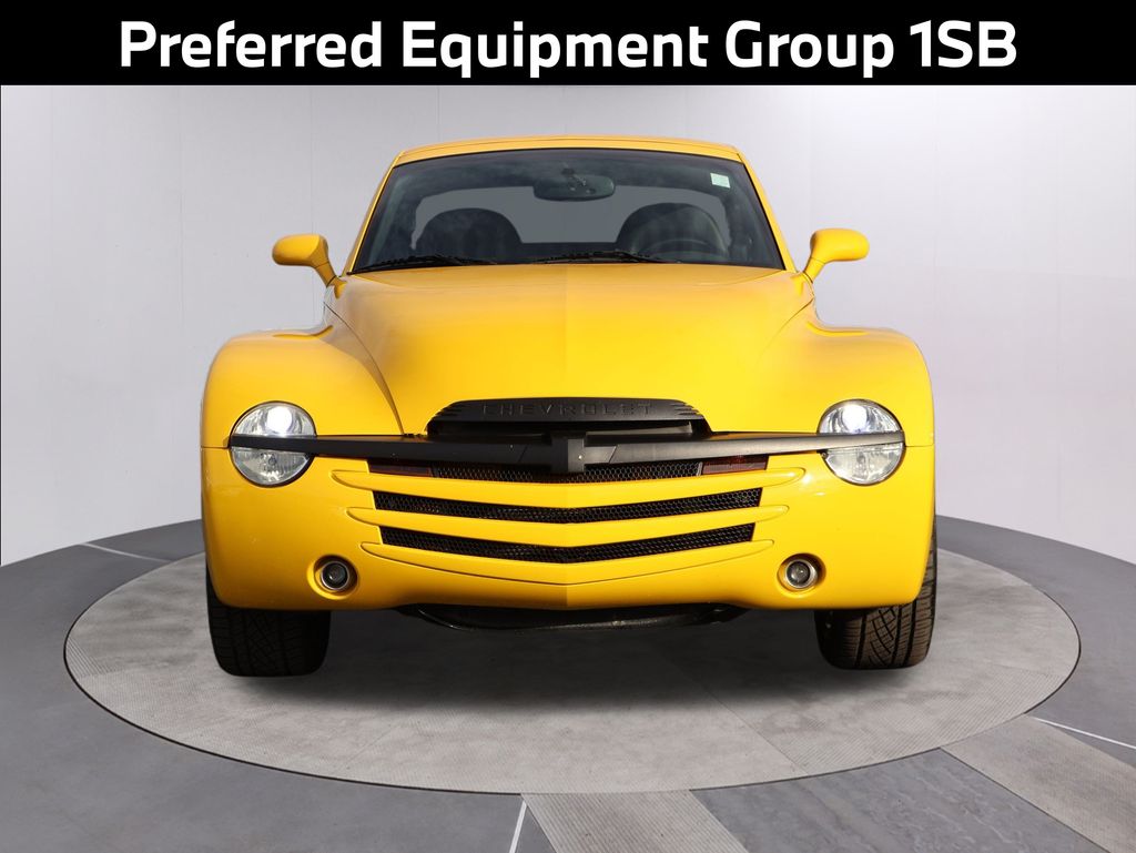 2004 Chevrolet SSR Base photo 3