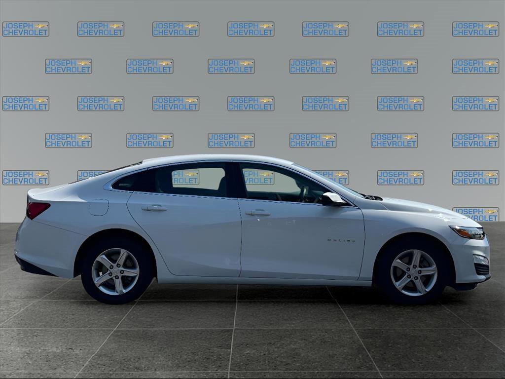 2024 Chevrolet Malibu LS photo 3