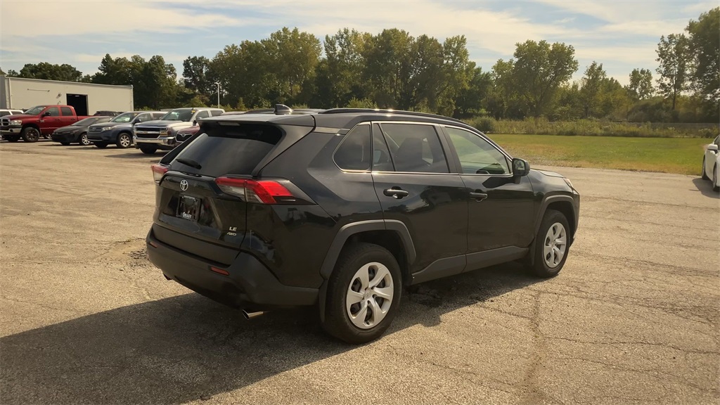2019 Toyota RAV4 LE photo 6