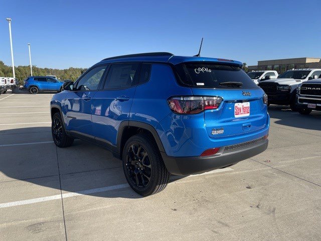 2026 Jeep Compass Latitude Altitude photo 2