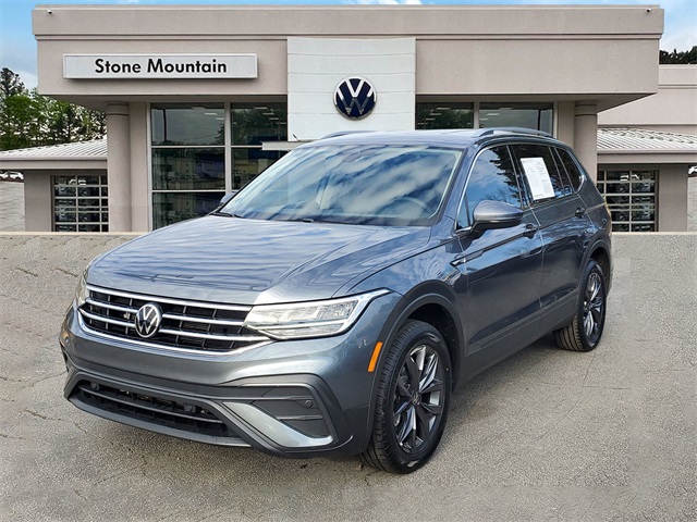 2023 Volkswagen Tiguan SE's photo