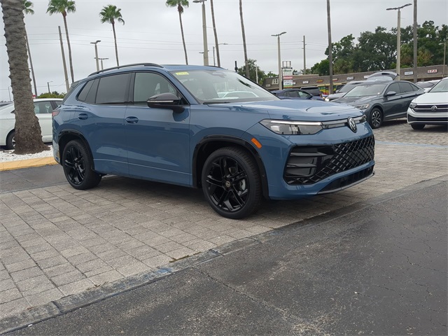 2025 Volkswagen Tiguan SE R-Line Black photo 2