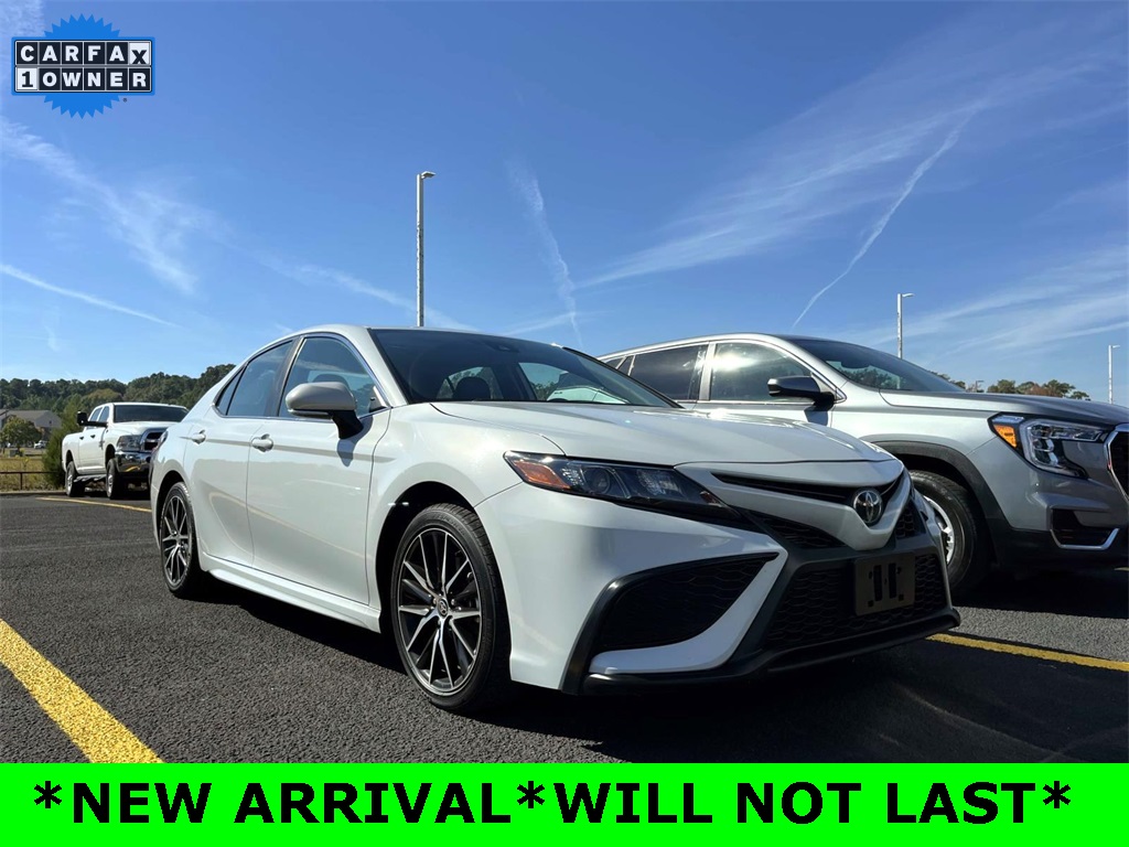 2024 Toyota Camry SE Nightshade's photo