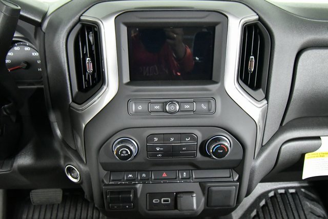 2025 Chevrolet Silverado 1500 photo 3
