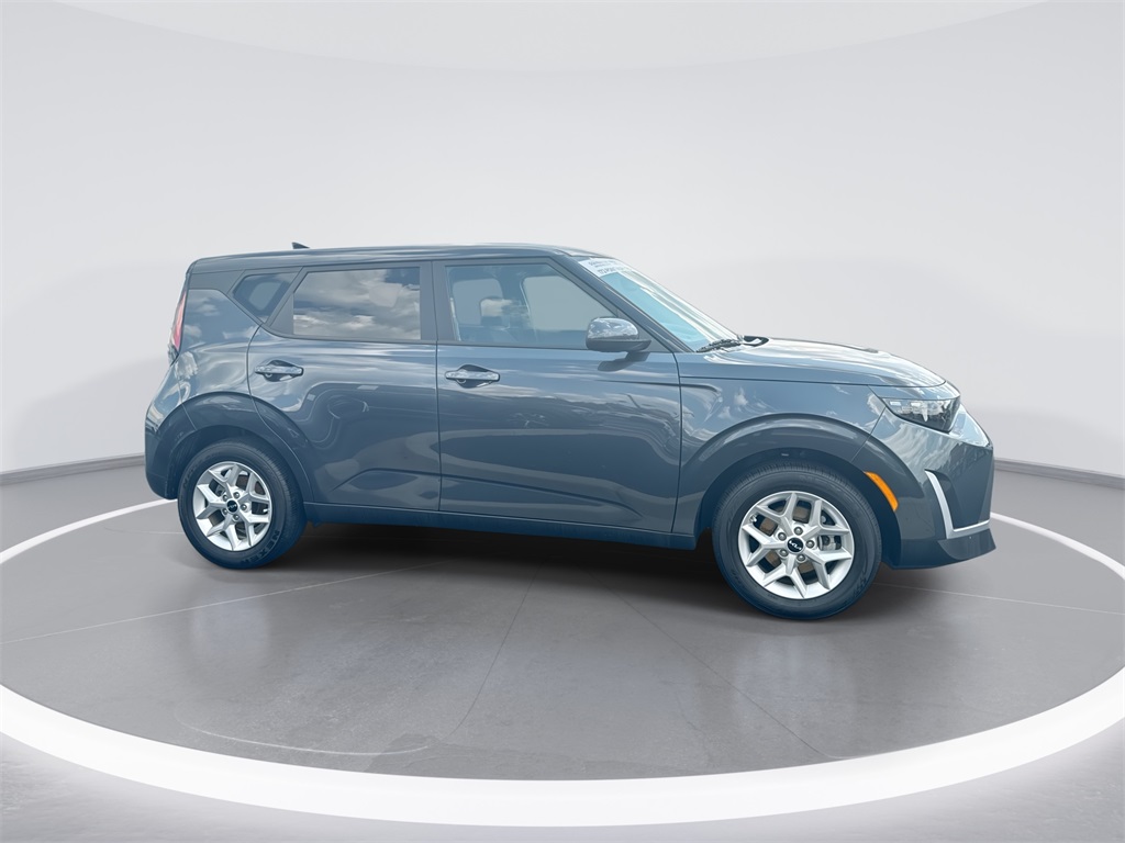 2025 Kia Soul LX photo 9