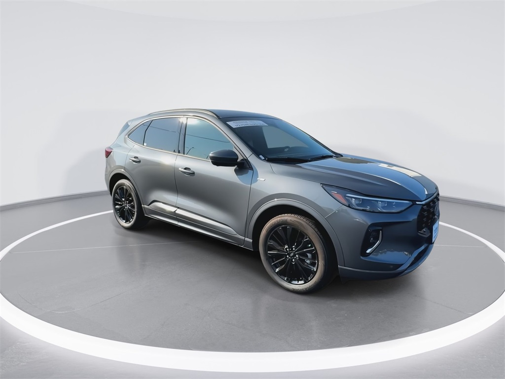 2023 Ford Escape Hybrid ST-Line Elite photo 2