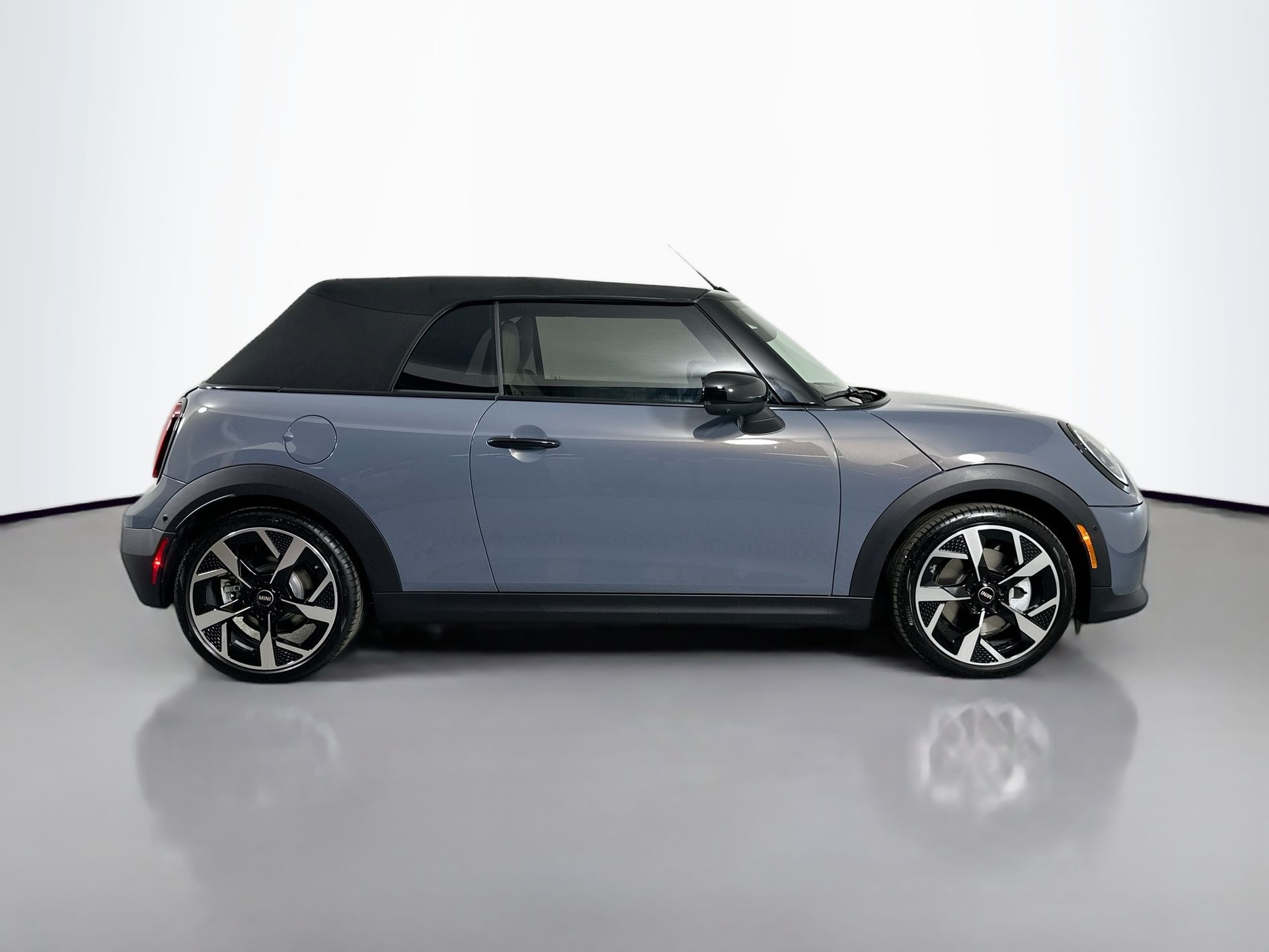 2026 Mini Cooper Convertible Iconic photo 4