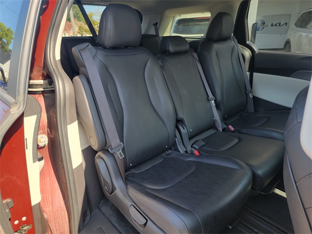 2023 Kia Carnival LX photo 18