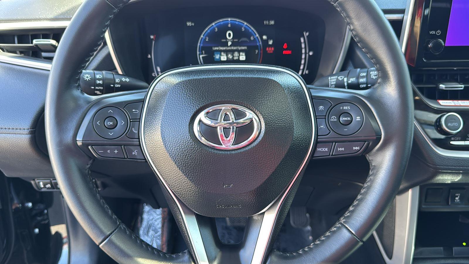 2025 Toyota Corolla Cross XLE photo 14
