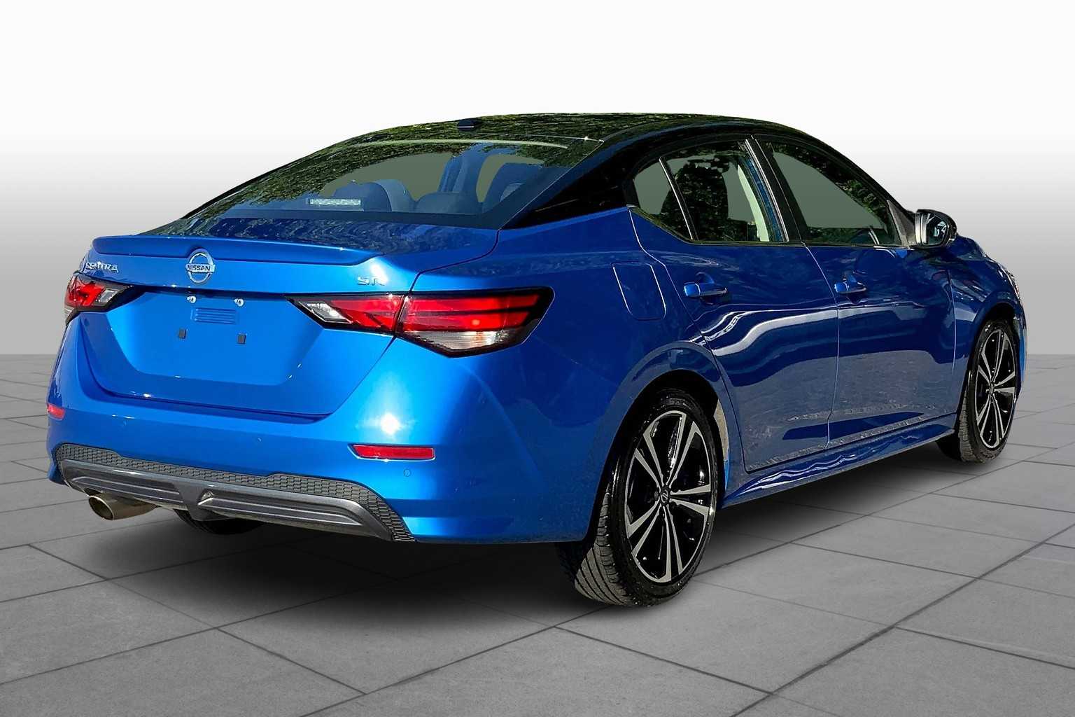 2022 Nissan Sentra SR photo 12