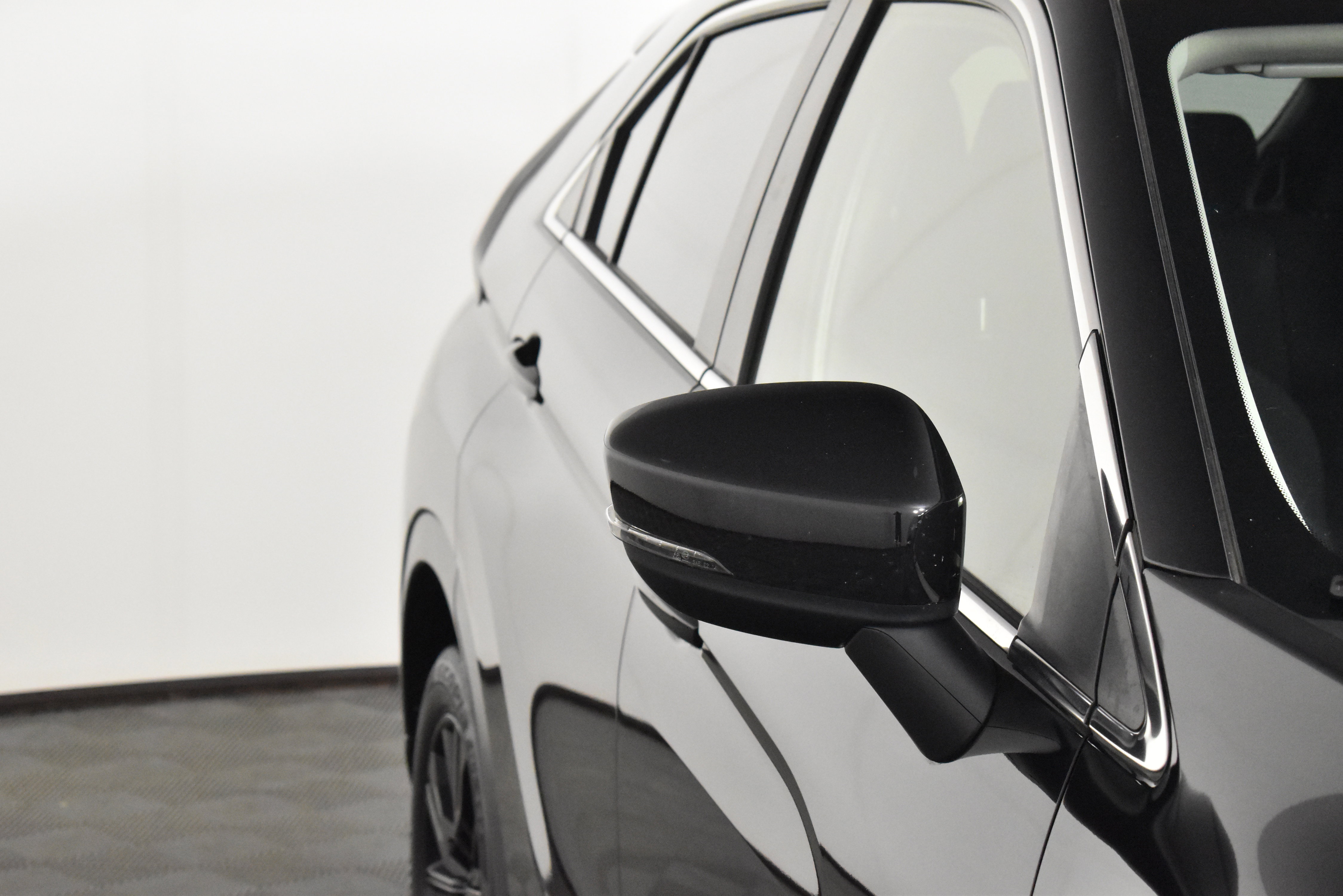 2023 Mitsubishi Eclipse Cross LE Ralliart photo 2