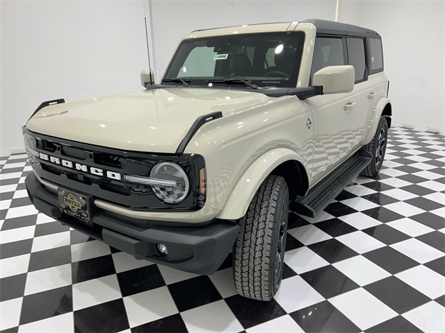 2025 Ford Bronco 4-Door Outer Banks's photo