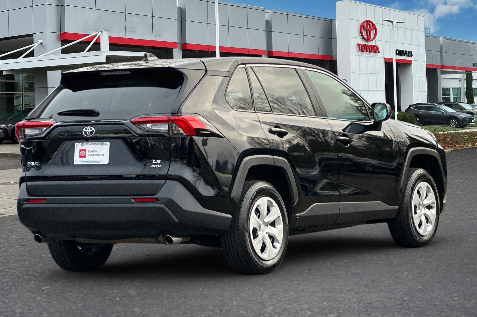 2024 Toyota RAV4 LE photo 3