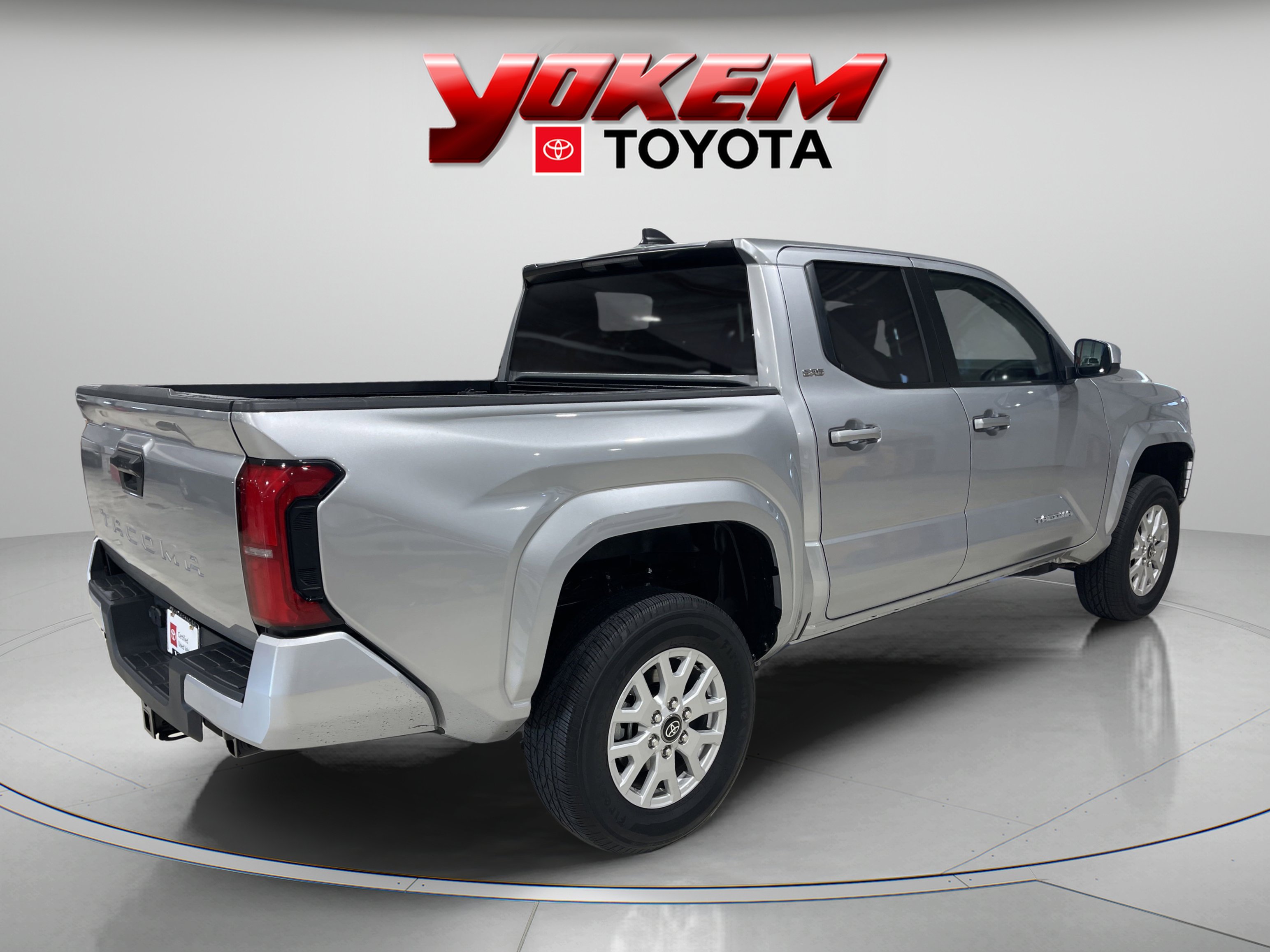 2024 Toyota Tacoma SR5 photo 5