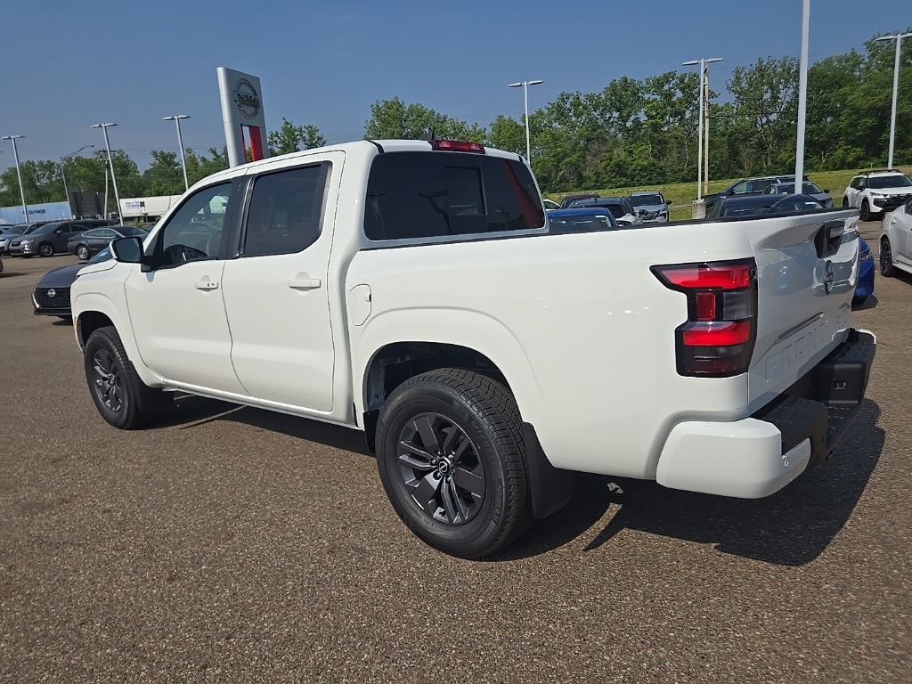 2025 Nissan Frontier Crew Cab SV photo 5