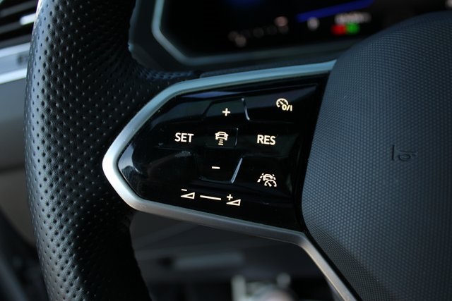 2023 Volkswagen Tiguan SE R-Line Black photo 17