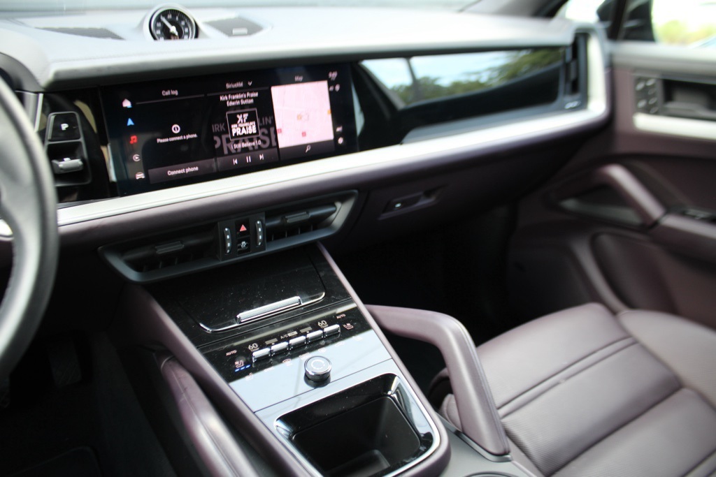 2025 Porsche Cayenne Coupe Base photo 21