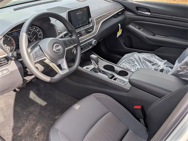 2025 Nissan Altima SV photo 11