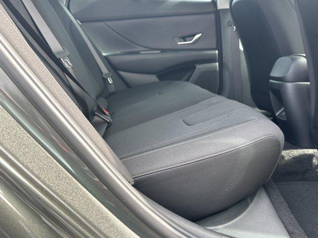 2025 Hyundai Elantra SE photo 14