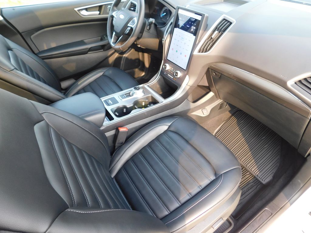2022 Ford Edge SEL photo 12