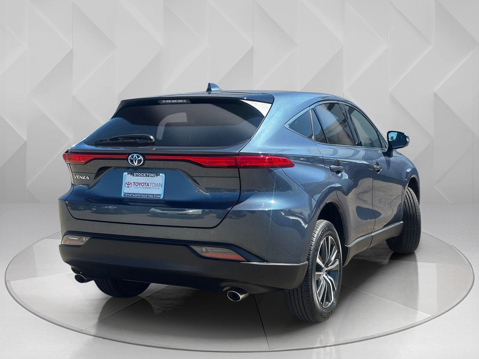 2024 Toyota Venza LE photo 4