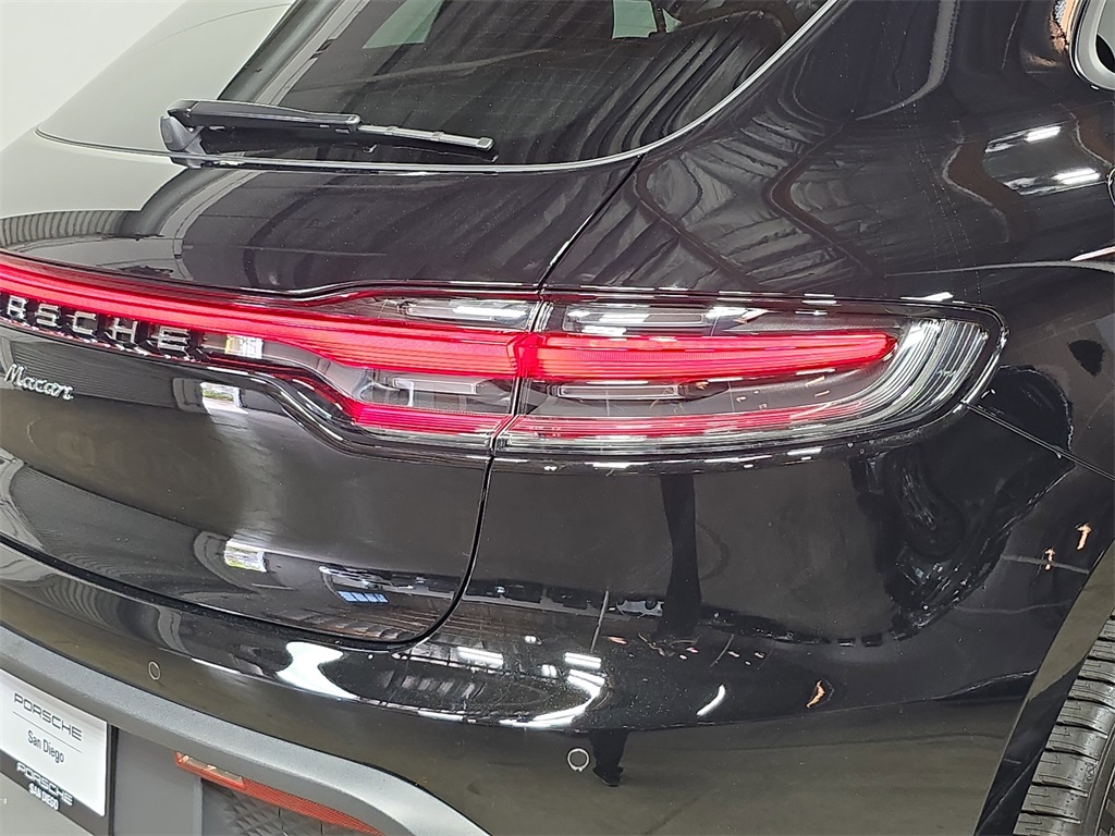 2026 Porsche Macan T photo 28