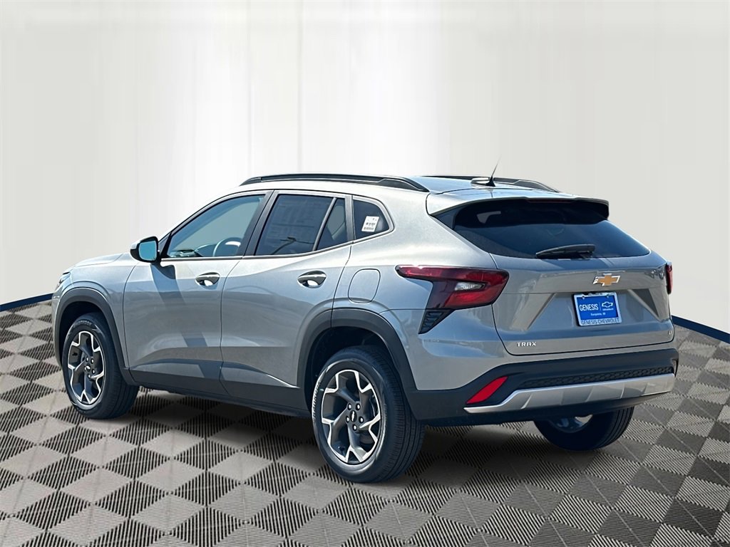 2025 Chevrolet Trax LT photo 4