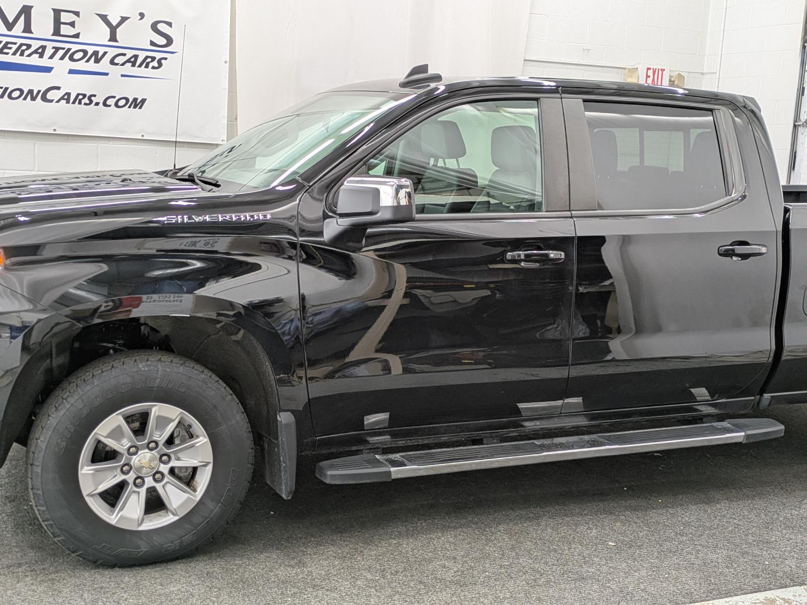 2022 Chevrolet Silverado 1500 LT photo 2