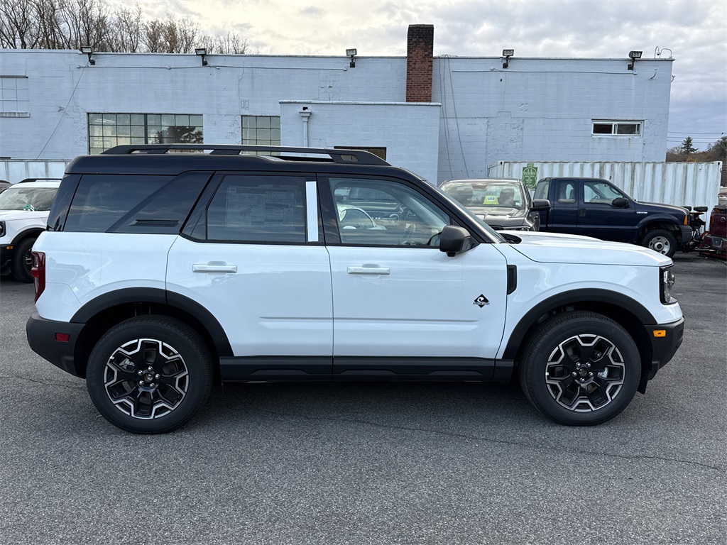 2025 Ford Bronco Sport Outer Banks photo 3