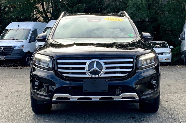 2025 Mercedes Benz GLB 250 4MATIC photo 2
