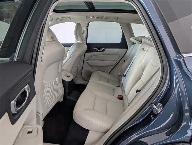 2023 Volvo XC60 Recharge Hybrid T8 Plus photo 7