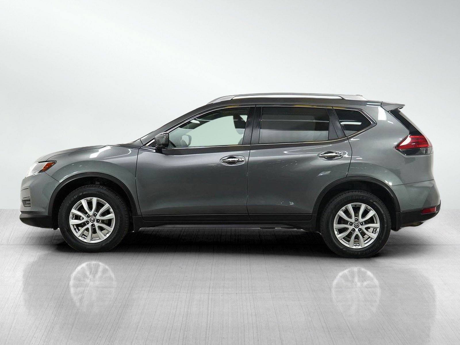 Used 2017 Nissan Rogue SV with VIN JN8AT2MV3HW282922 for sale in Minneapolis, Minnesota