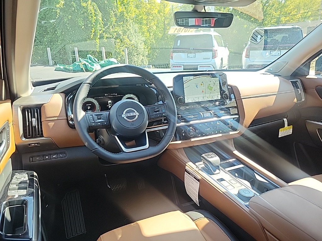 2025 Nissan Pathfinder Platinum photo 6