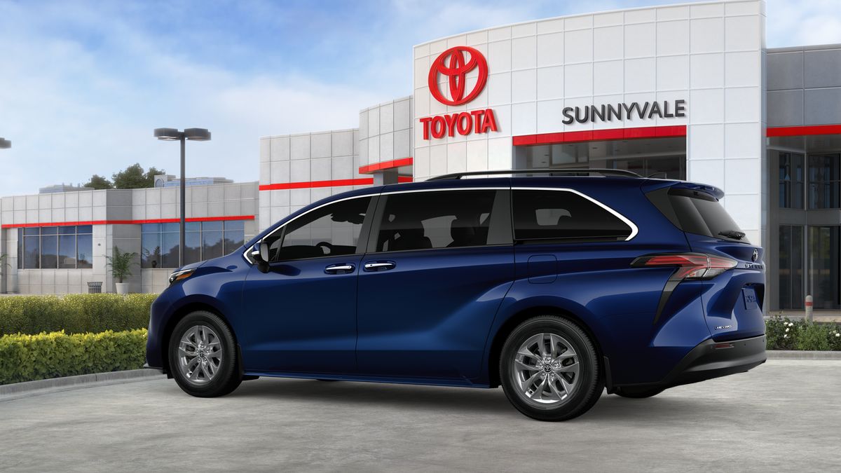 2026 Toyota Sienna XLE photo 3