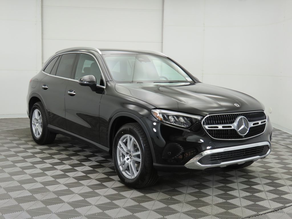 2025 Mercedes Benz GLC 300 photo 2